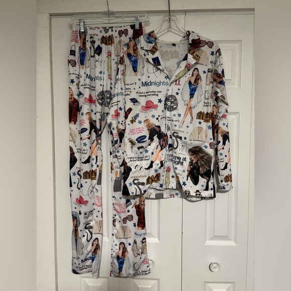 Taylor Swift Meet Me At Midnight Pajamas Set - Size Large - Picture 1 of 11
